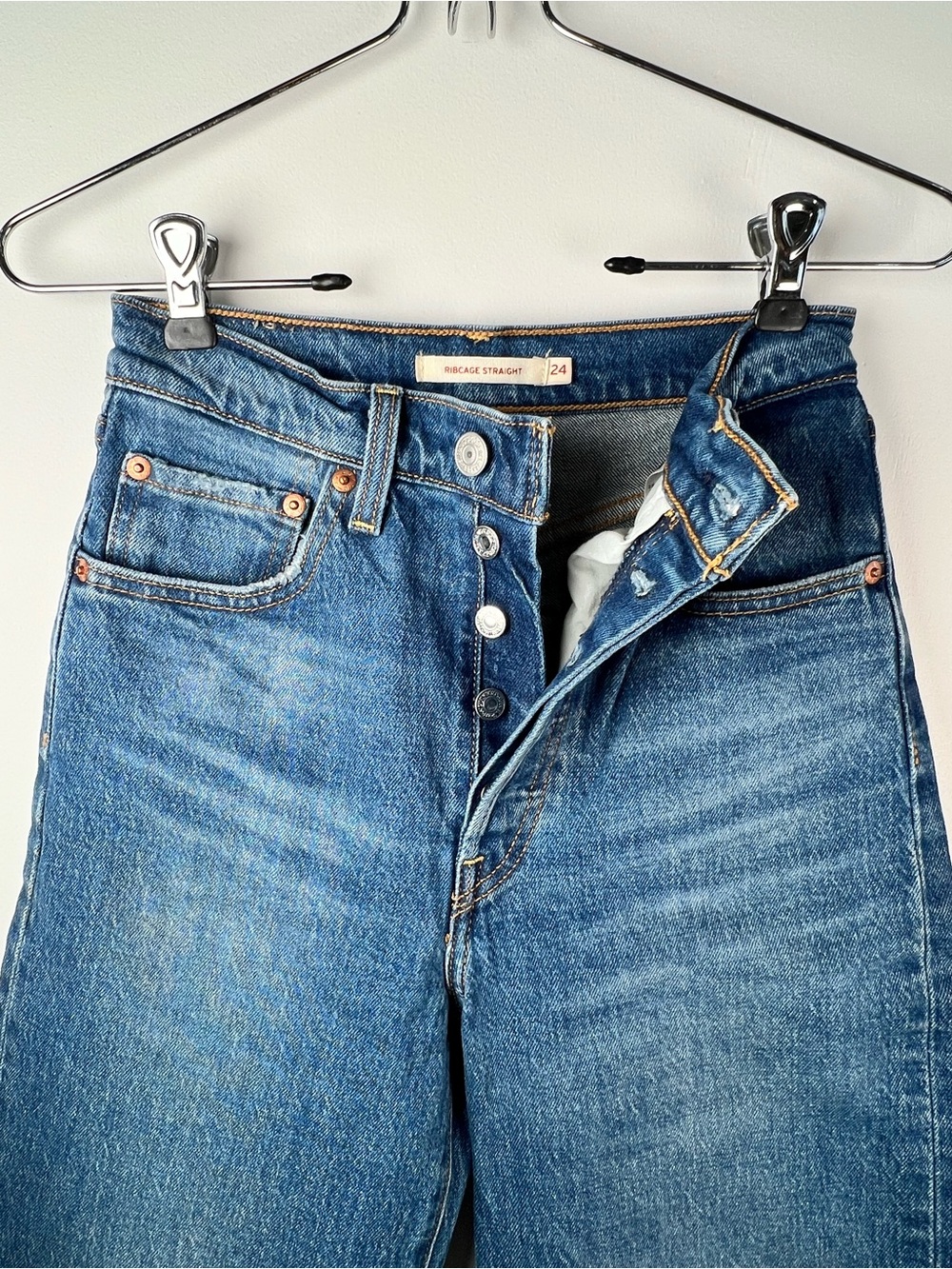 Levi’s ribcage straight jeans size 24